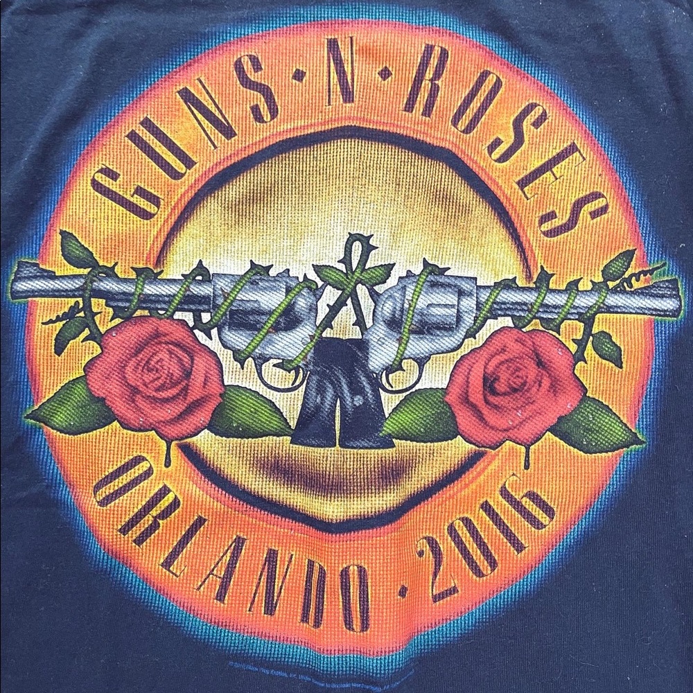 Guns & Roses Tee 🥀 - Picture 2 of 5